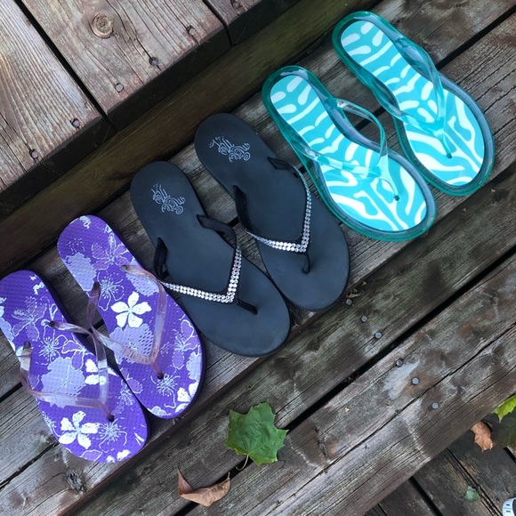 3 pairs of Flip Flops - Picture 2 of 14
